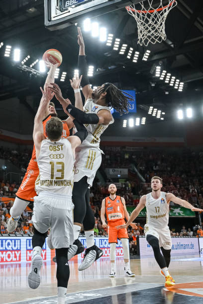 防守反击策 防守反击策