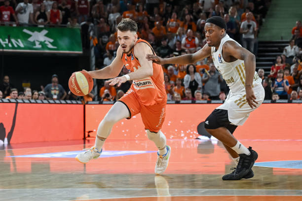 他那招牌式 他那招牌式