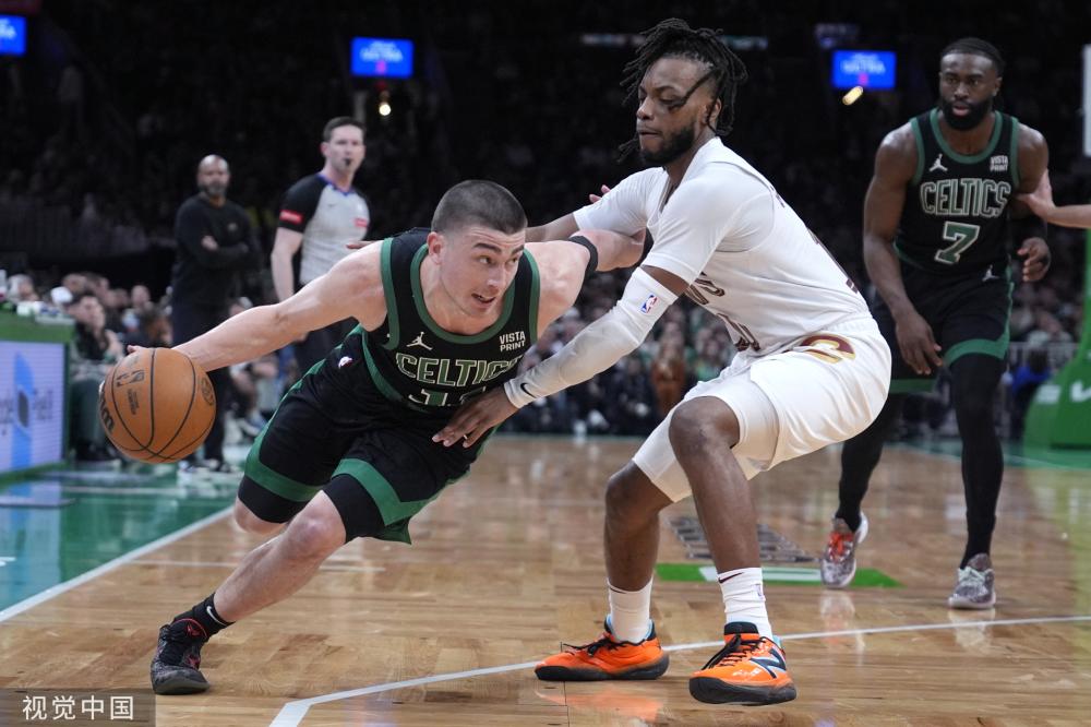 足协评议：谭龙绊人犯规阻止对方有希望的进攻，裁判点球判罚正确